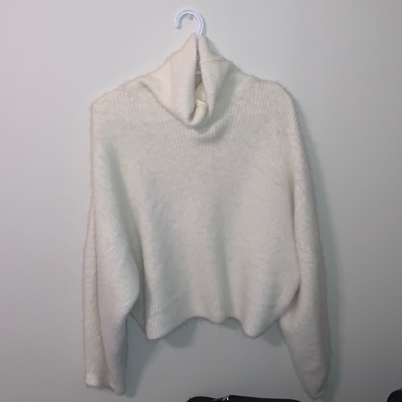 H&M fluffy knit sweater - Picture 1 of 3